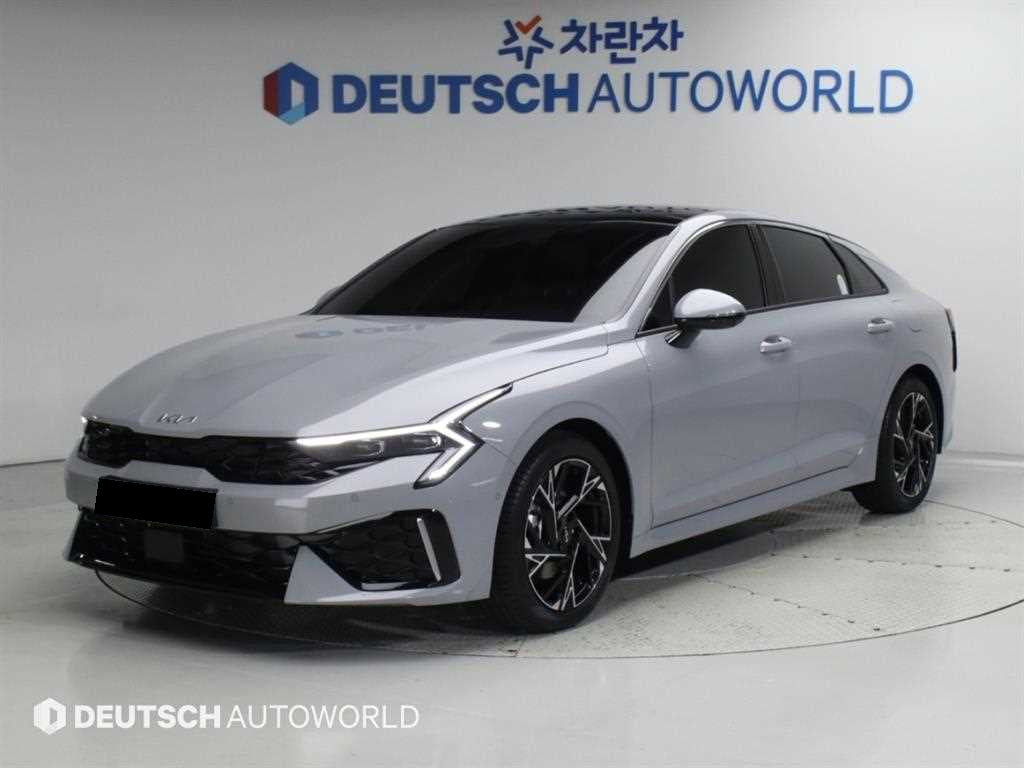 Kia K5 — photo 01