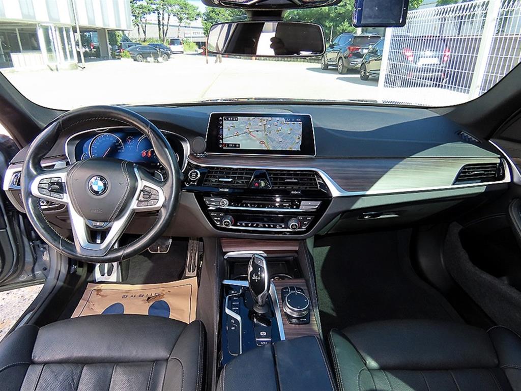 BMW 5-Series — photo 07