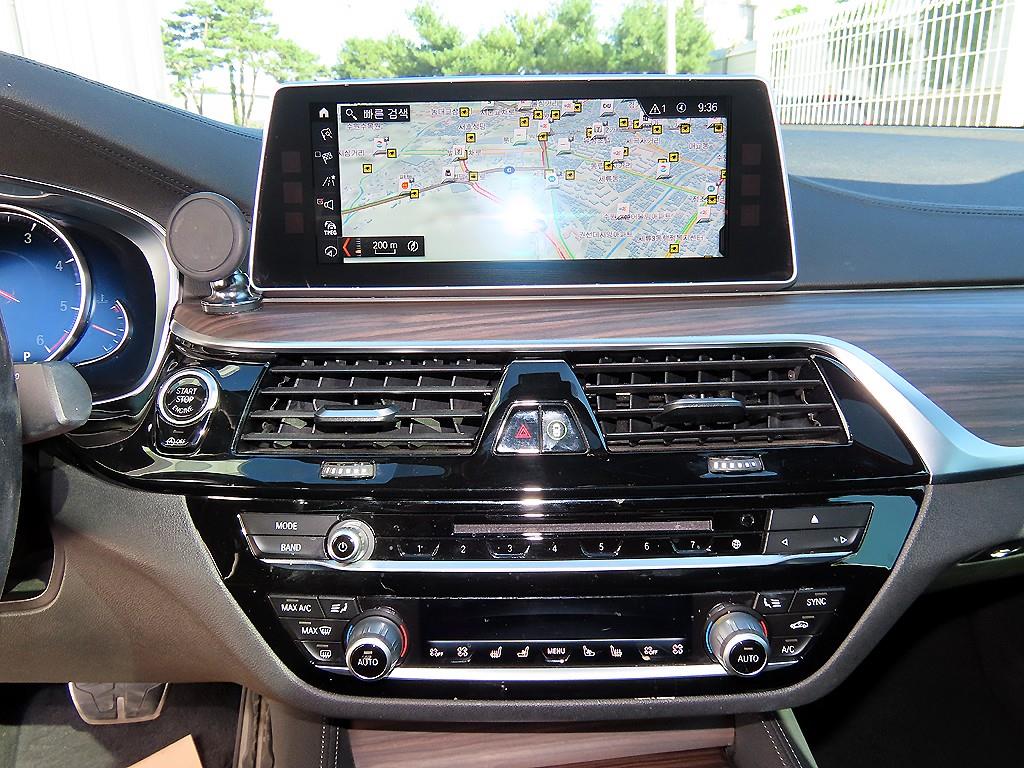 BMW 5-Series — photo 15