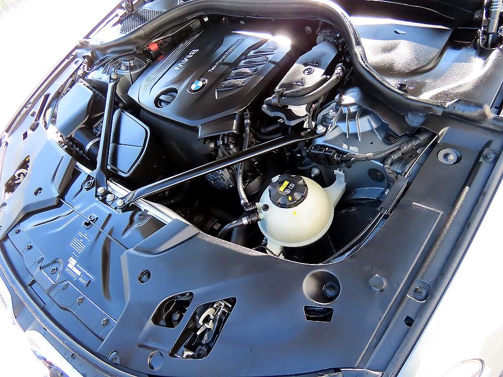 BMW 5-Series — photo 19