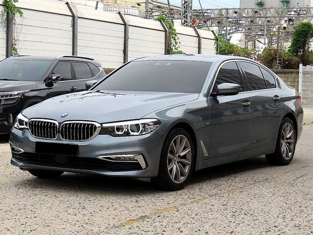 BMW 5-Series — photo 02