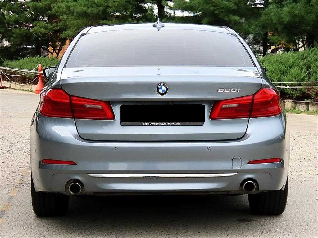 BMW 5-Series — photo 04