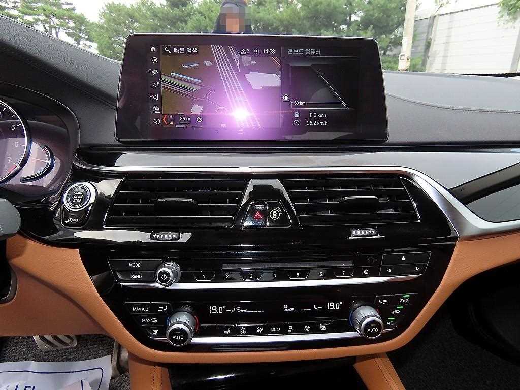 BMW 5-Series — photo 14