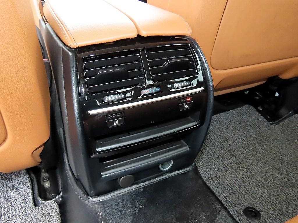 BMW 5-Series — photo 16