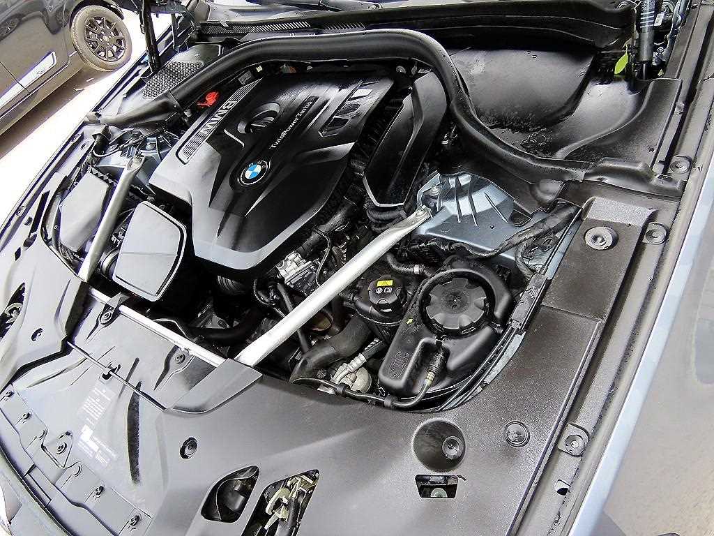 BMW 5-Series — photo 19