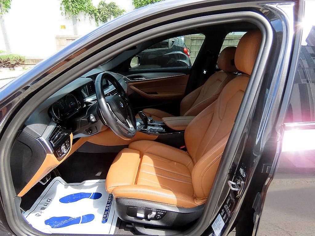 BMW 5-Series — photo 05