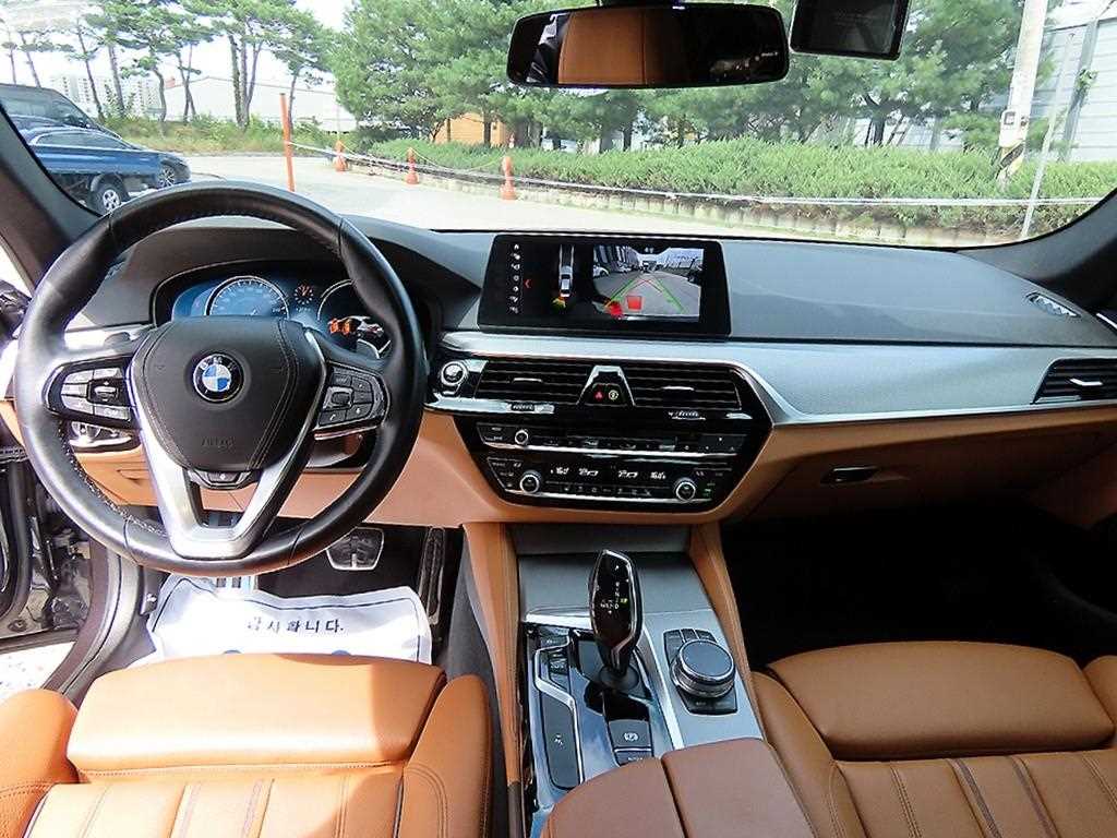 BMW 5-Series — photo 07