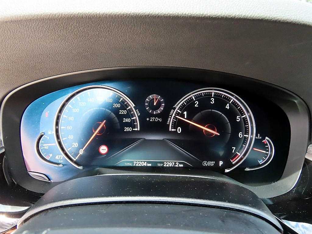 BMW 5-Series — photo 09