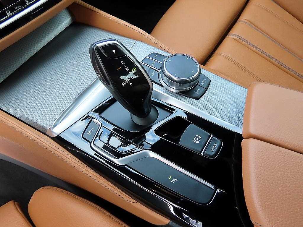 BMW 5-Series — photo 11