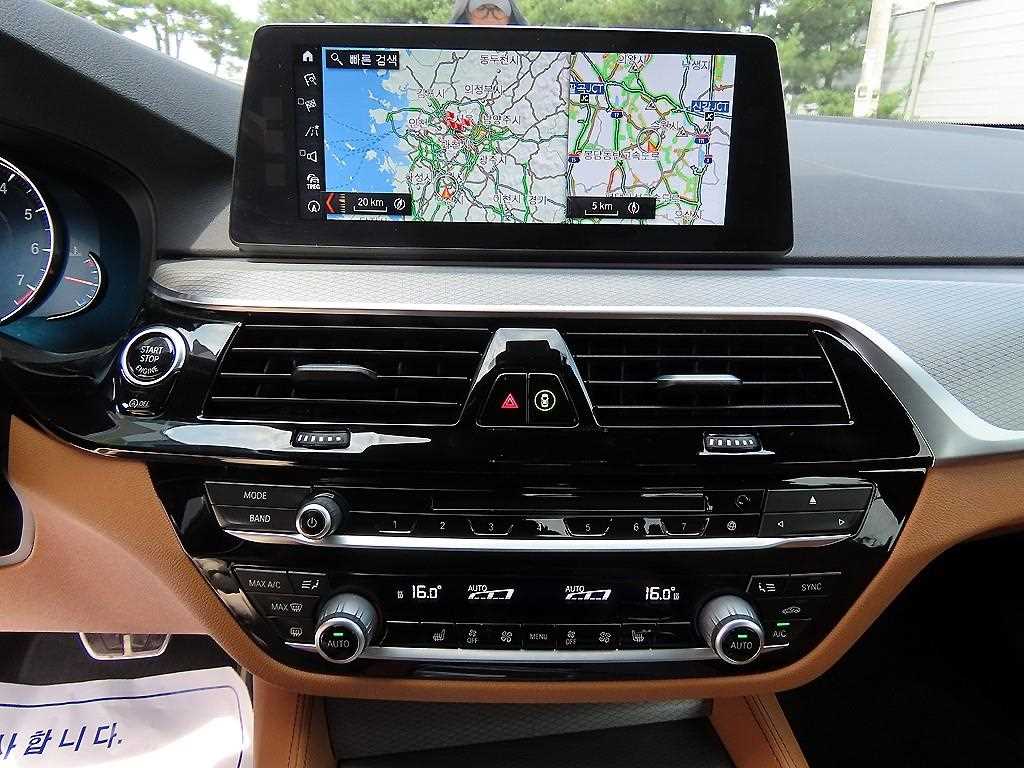 BMW 5-Series — photo 13