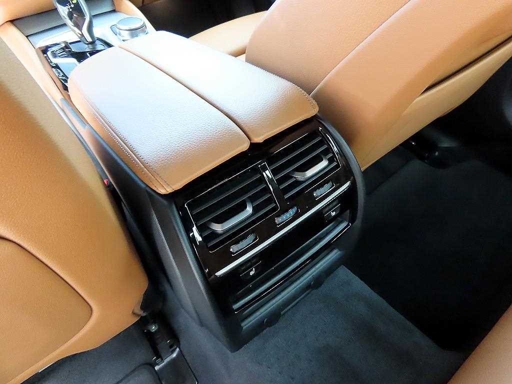 BMW 5-Series — photo 16