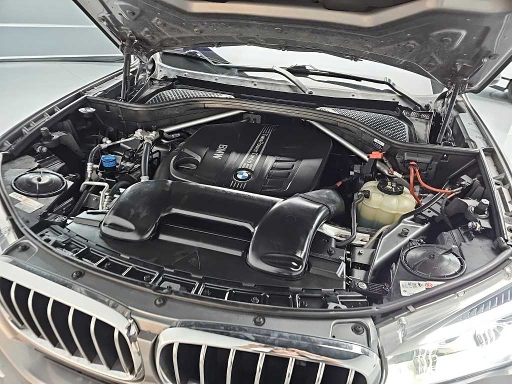 BMW X5 — photo 05