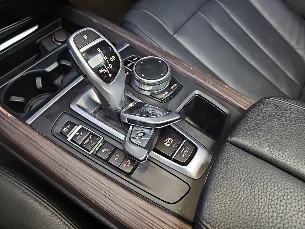 BMW X5 — photo 08