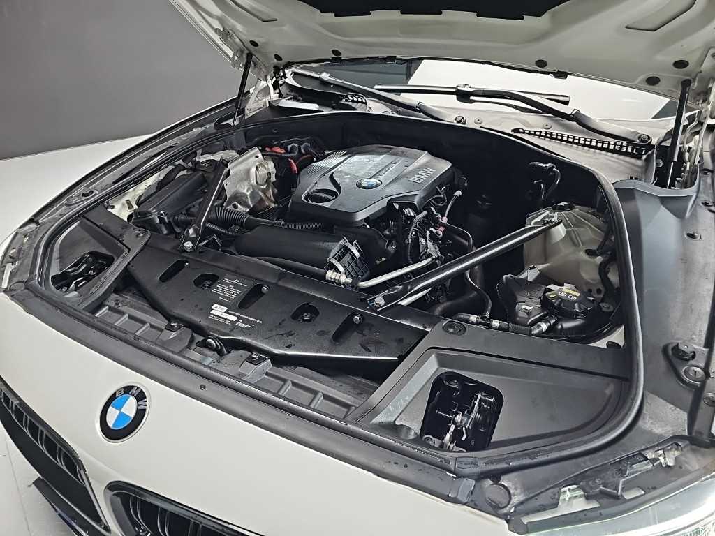 BMW 5-Series — photo 05