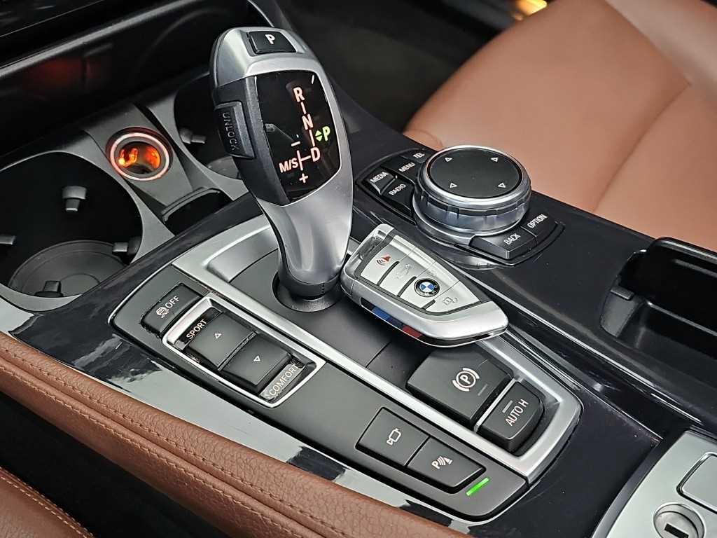 BMW 5-Series — photo 08