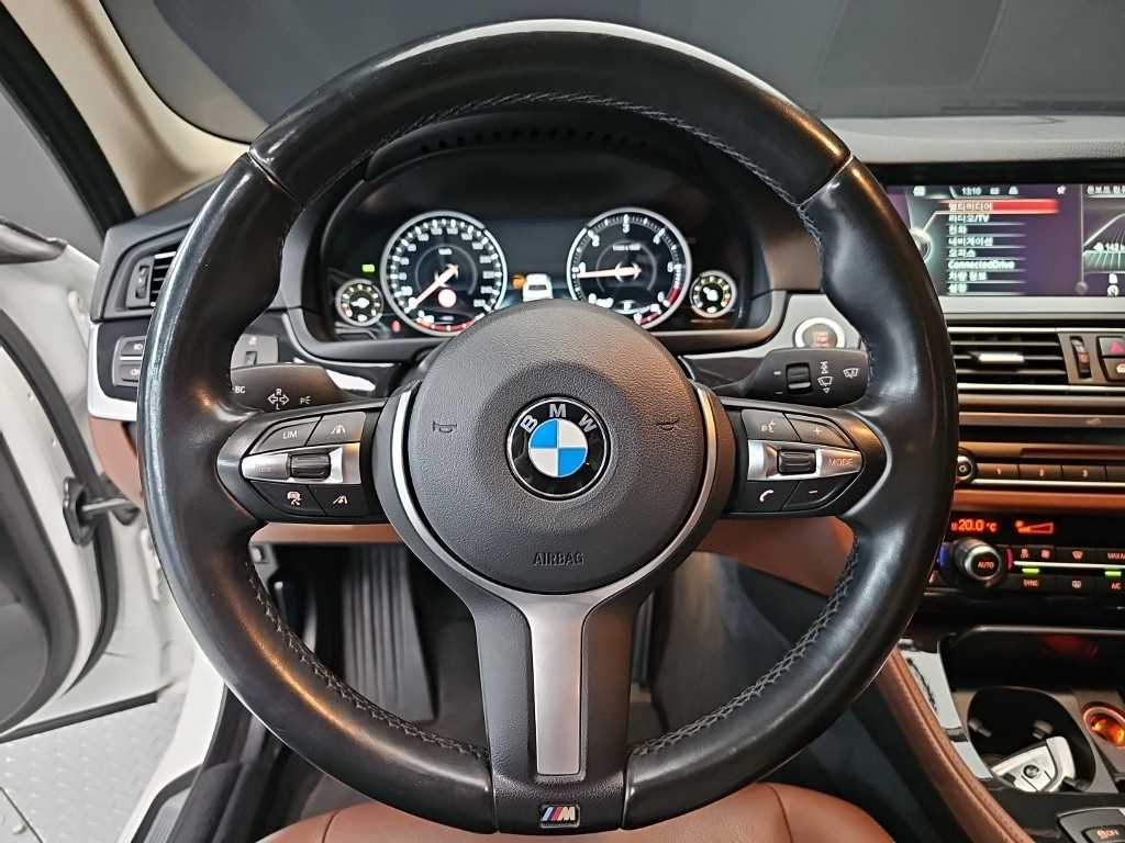 BMW 5-Series — photo 09