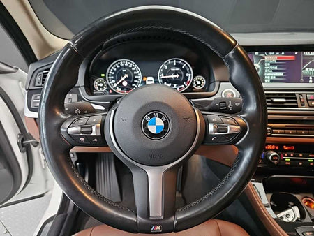 BMW 5-Series — photo 09