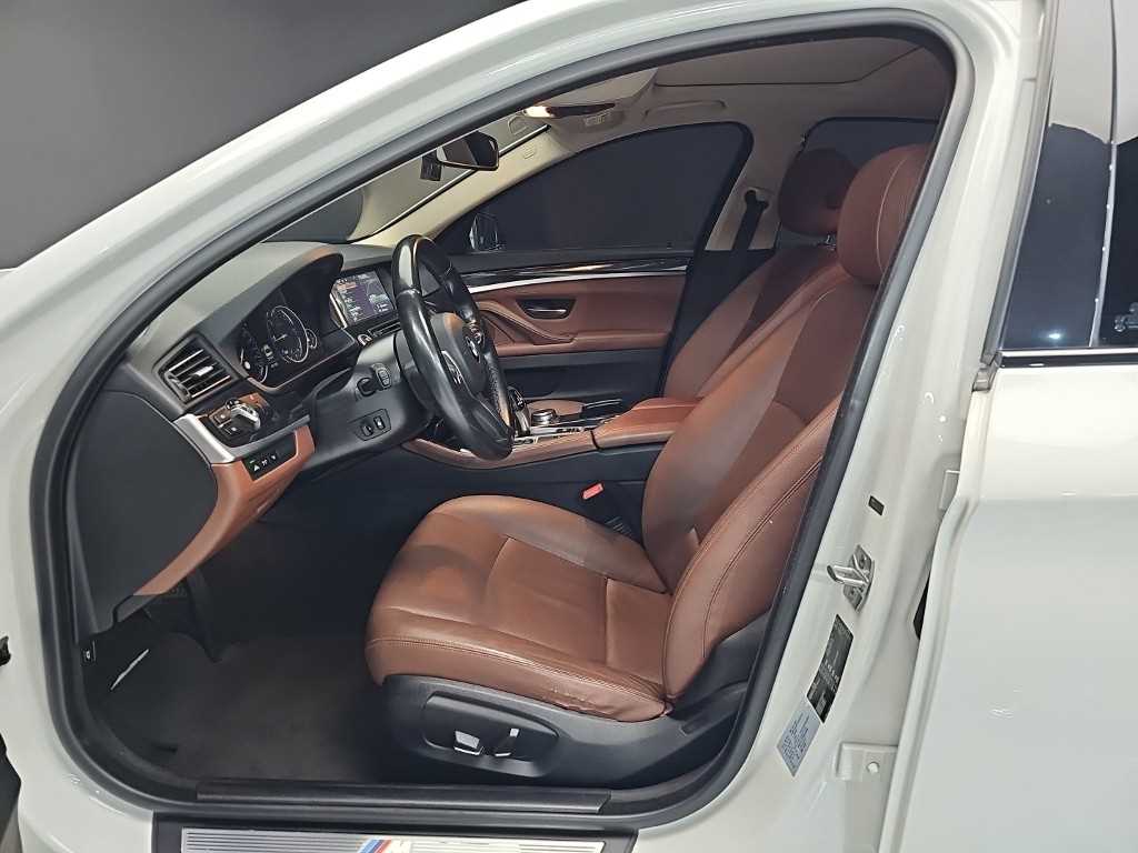 BMW 5-Series — photo 11