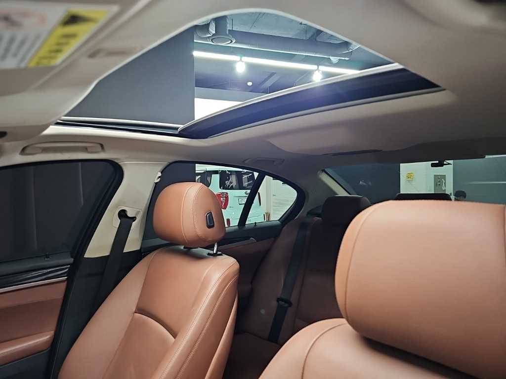 BMW 5-Series — photo 14