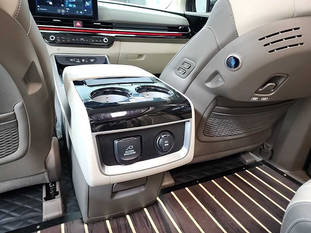 Kia Carnival — photo 13