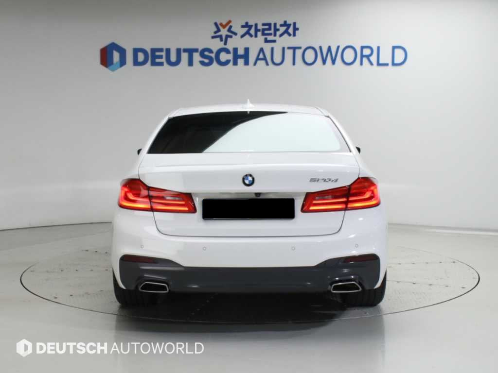 BMW 5-Series — photo 04