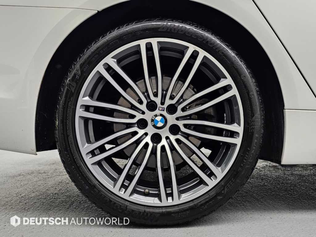 BMW 5-Series — photo 05