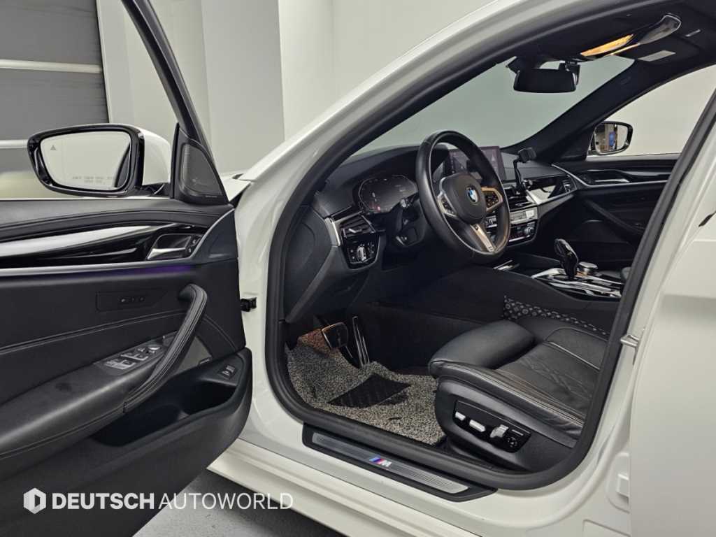 BMW 5-Series — photo 11
