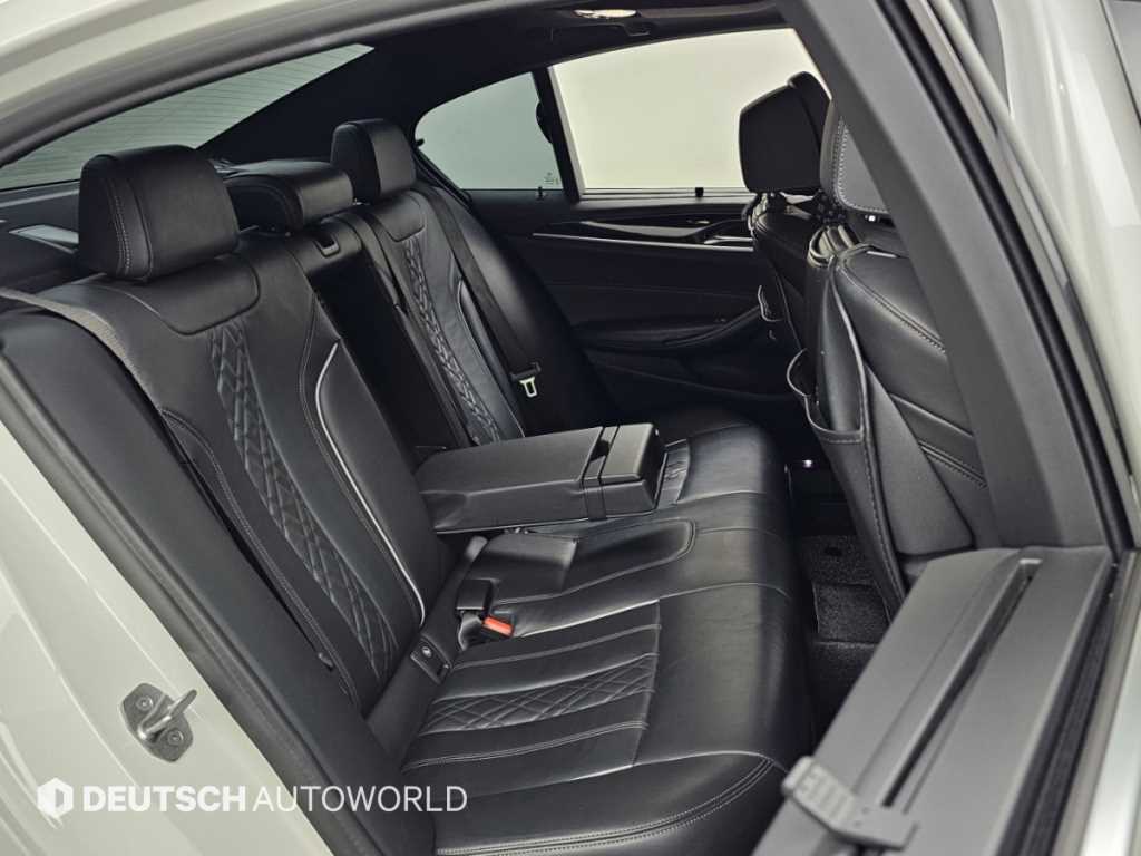 BMW 5-Series — photo 12