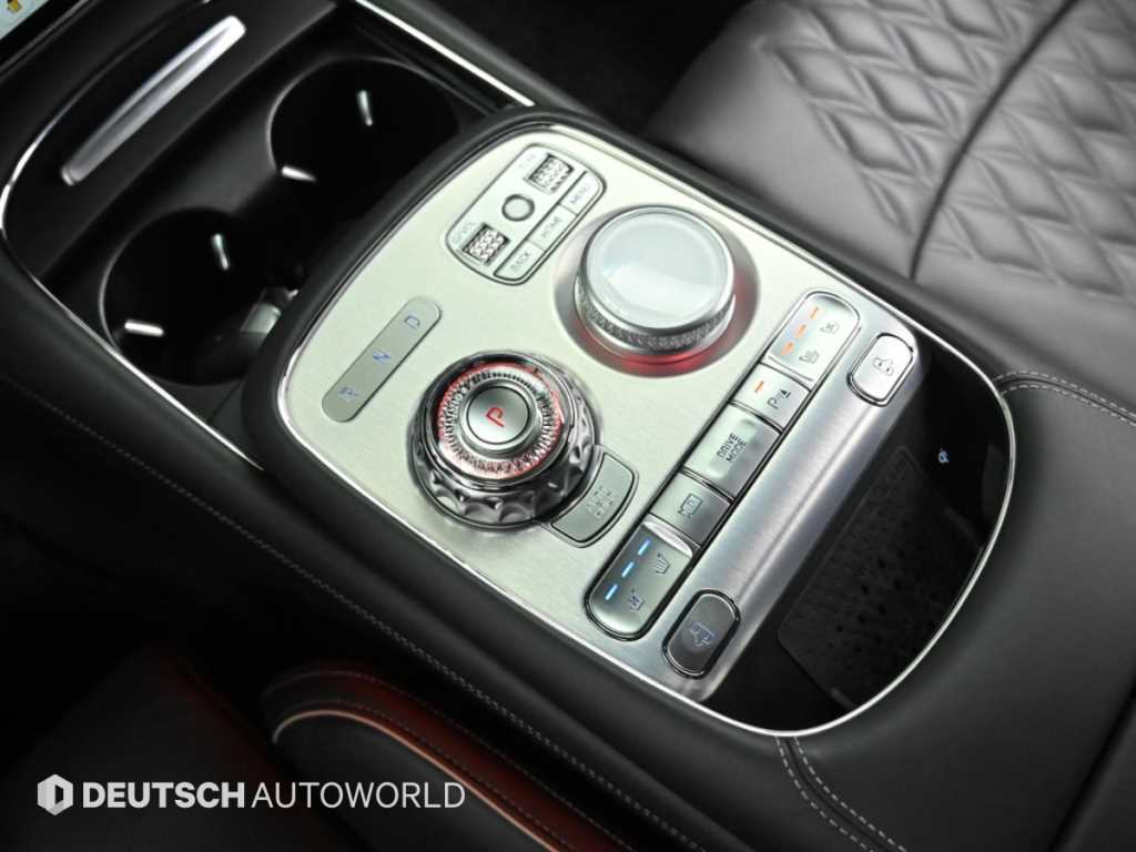Genesis G90 — photo 09