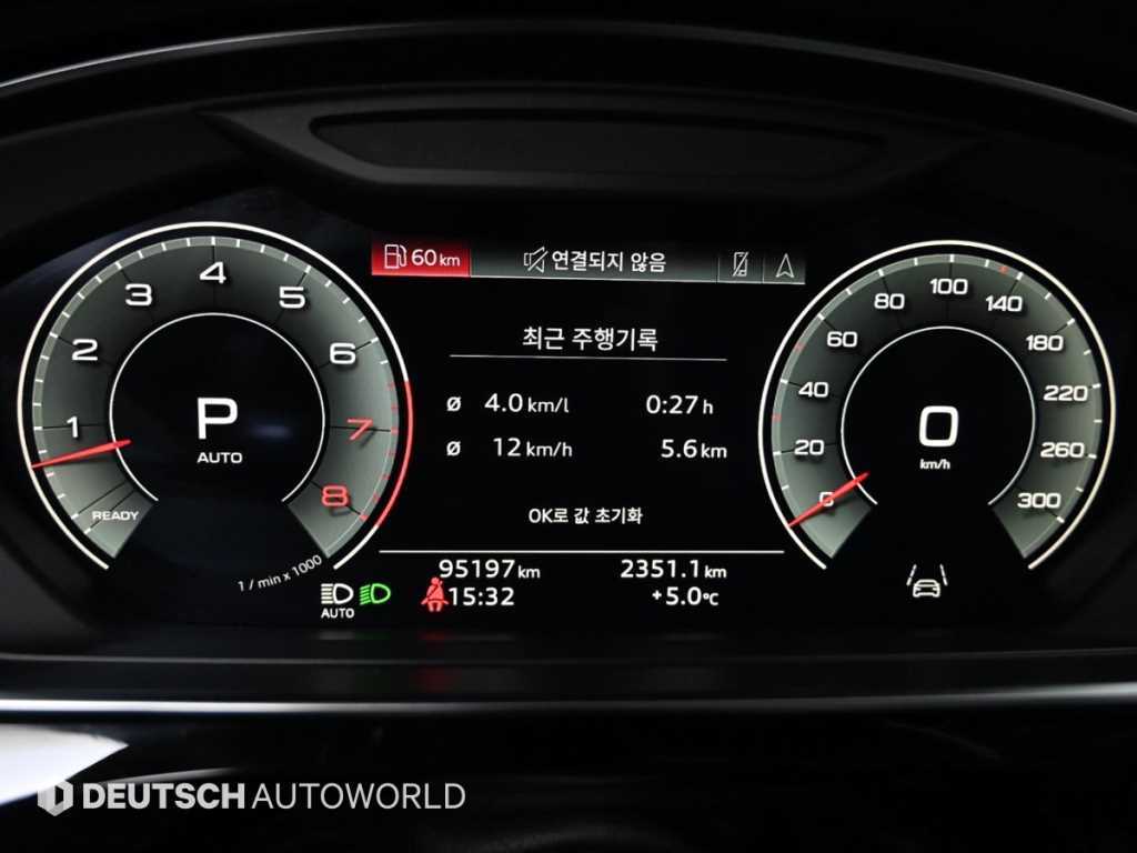 Audi A8 — photo 08