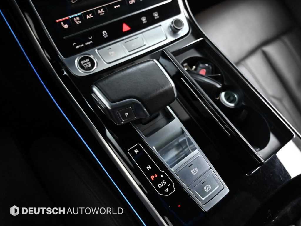Audi A8 — photo 09