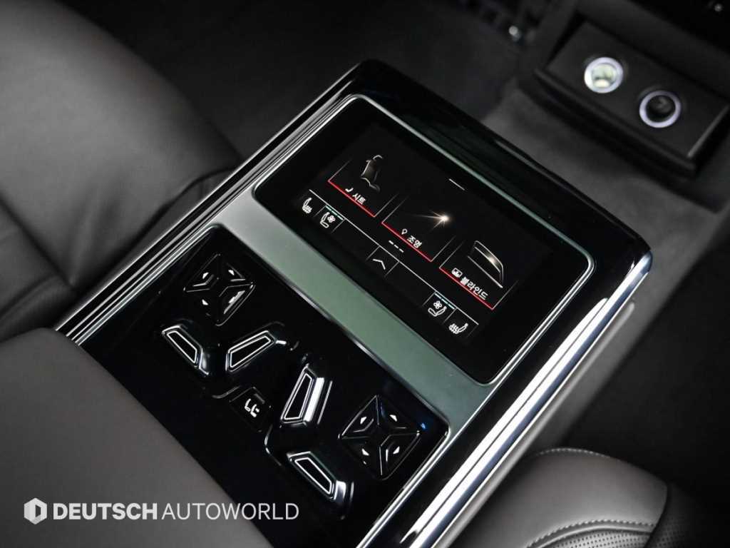 Audi A8 — photo 16