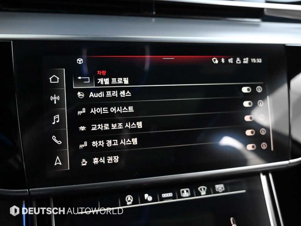 Audi A8 — photo 17