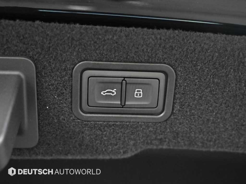 Audi A8 — photo 20