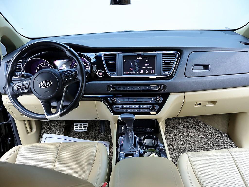Kia Carnival — photo 05