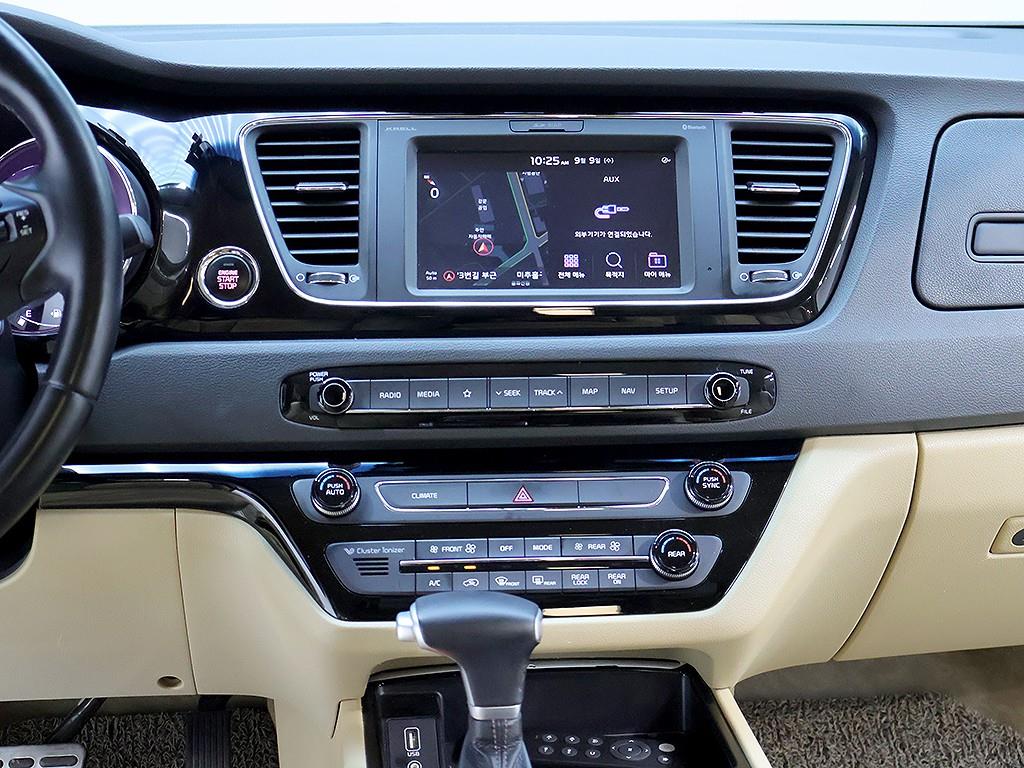 Kia Carnival — photo 09