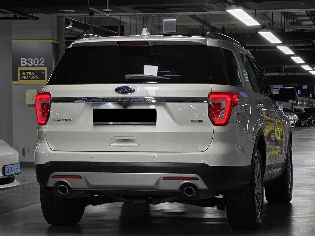 Ford Explorer — photo 02