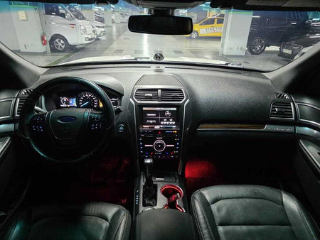 Ford Explorer — photo 05