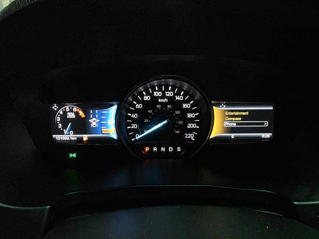 Ford Explorer — photo 06