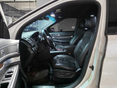 Ford Explorer — photo 07