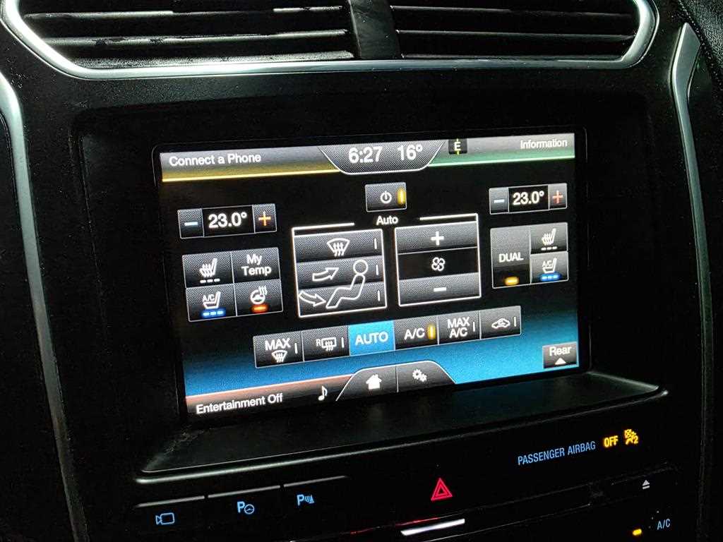 Ford Explorer — photo 11