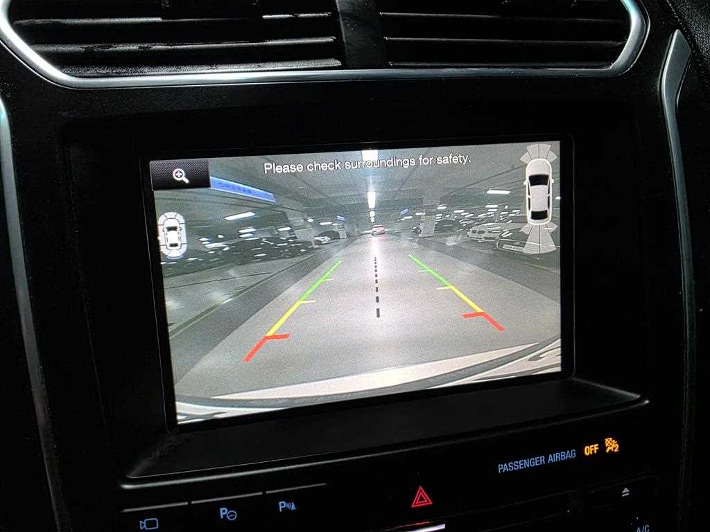 Ford Explorer — photo 12