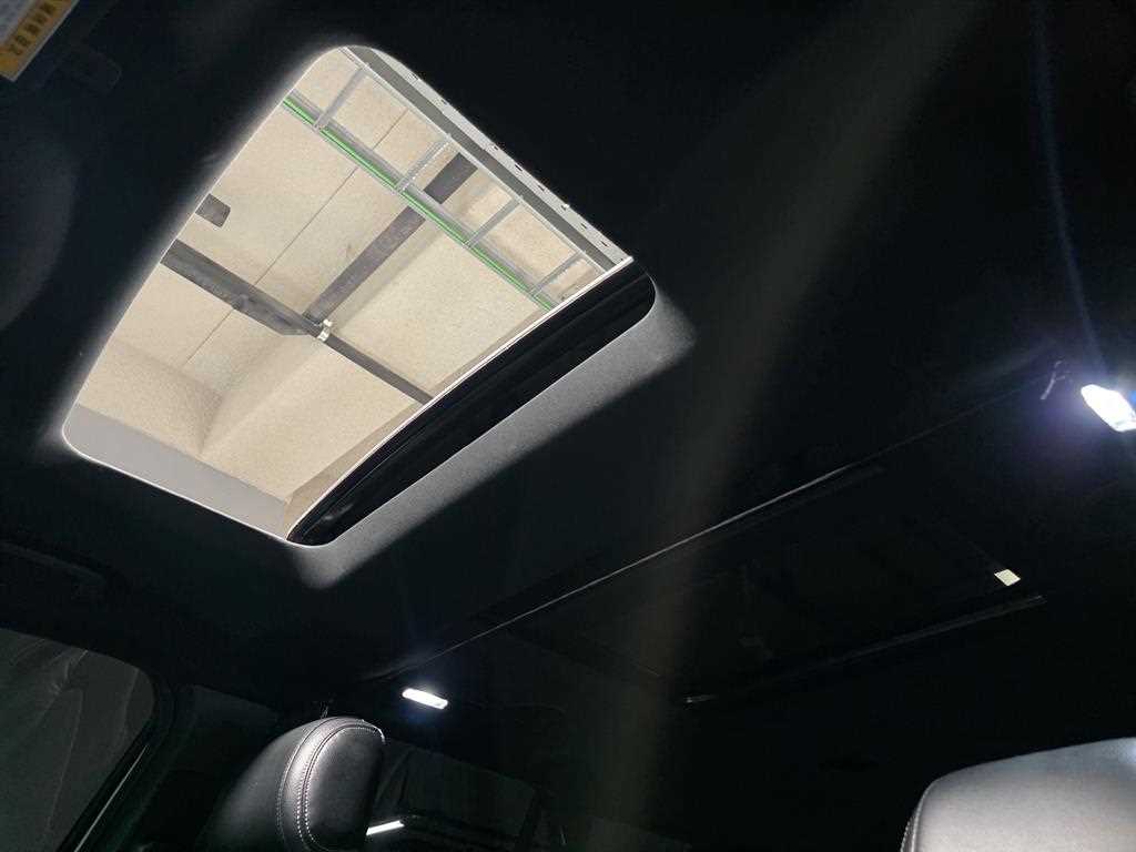 Ford Explorer — photo 13