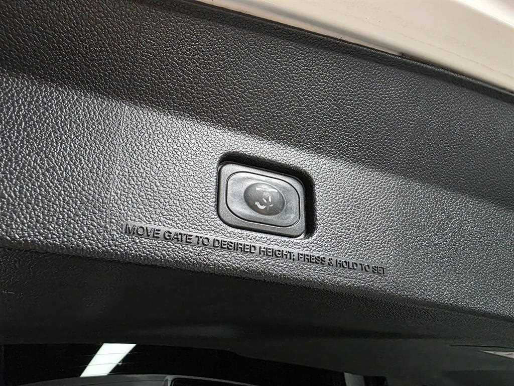 Ford Explorer — photo 15
