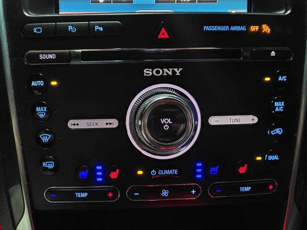 Ford Explorer — photo 16