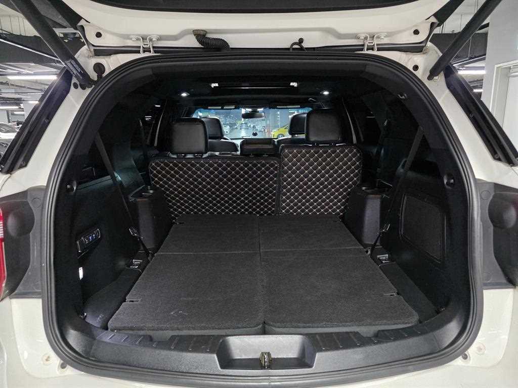 Ford Explorer — photo 20