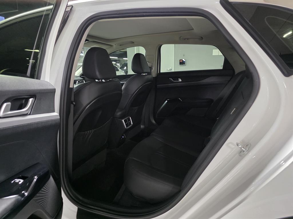 Kia K5 — photo 08