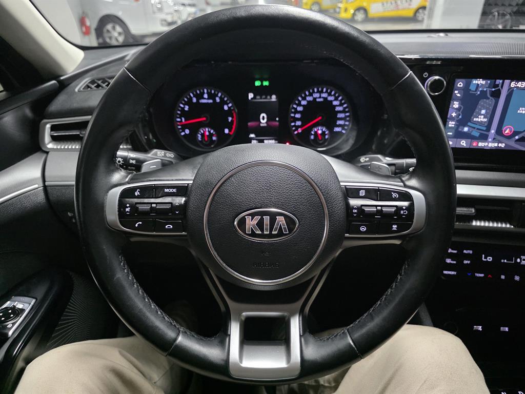 Kia K5 — photo 09