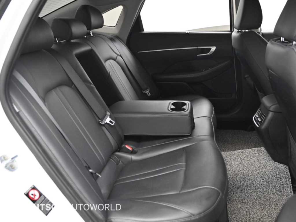 Hyundai Sonata — photo 12
