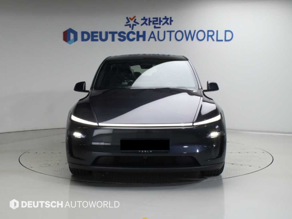 Tesla Model Y — photo 03